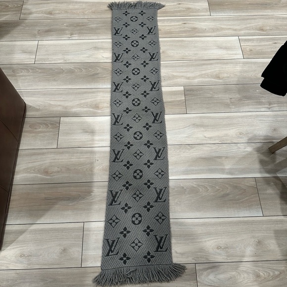 Louis Vuitton Wool & Silk Monogram Scarf - Picture 2 of 7